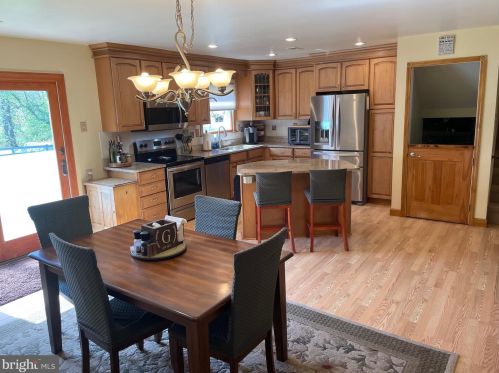 227 Woodlake Dr, Southampton, PA 18966-2167