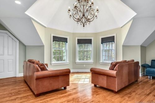 323 Smith Ridge Rd, New Canaan CT  06840-3625 exterior