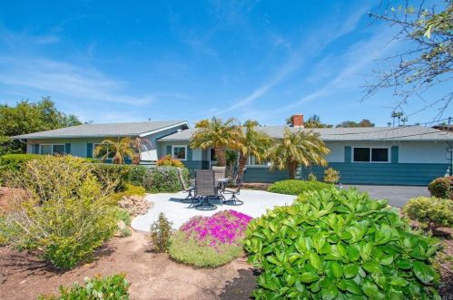 2725 Hutchison St, Vista, CA 92084-1713
