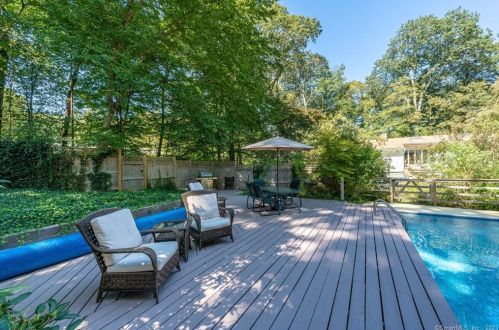 24 Twin Hills Rd, Stamford CT  06903-4614 exterior