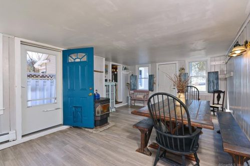 7 Dewey St, Putnam CT  06260-1352 exterior