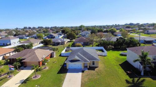 1821 3rd Pl, Cape Coral, FL 33991-3486
