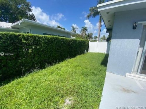 707 11th Ave, Hollywood FL  33019-1103 exterior