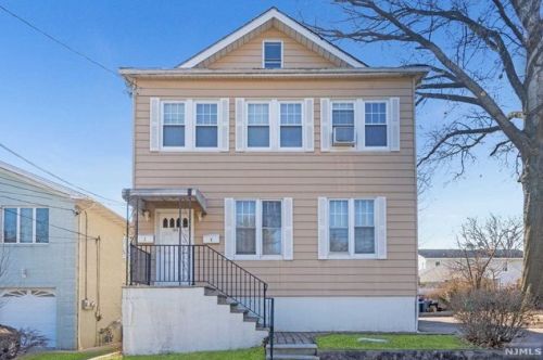 186 Falmouth Ave, Elmwood Park, NJ 07407-2313