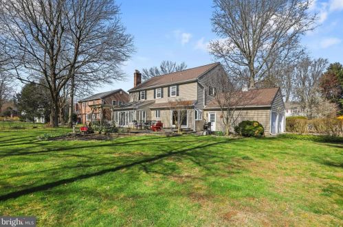 343 Richard Rd, Yardley PA  19067-1969 exterior