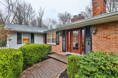 502 Compton Rd, Cincinnati, OH 45215-4143
