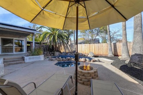 8437 Juglans Dr, Citrus Heights CA  95662-3048 exterior