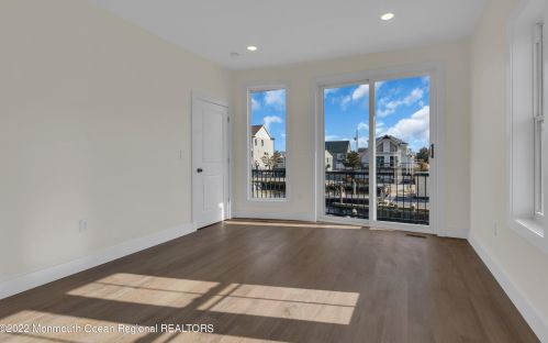 1217 Niihau Dr, Lacey NJ  08731-4702 exterior