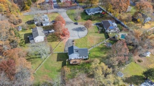 52 White Oak Ct, Parsippany NJ  07054-2325 exterior