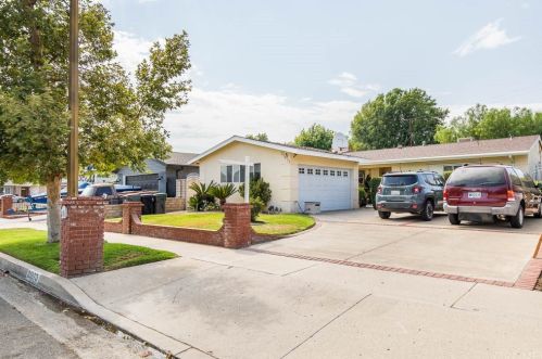 21873 Alamogordo Rd, Santa Clarita, CA 91350-2106