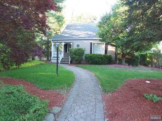 64 Wheeler Ave, Westwood NJ  07675-1923 exterior