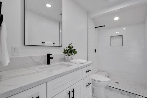 307 Fernando St, Newport Beach CA  92661-1236 exterior