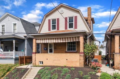 1703 4th St, New Brighton, PA 15066-1126