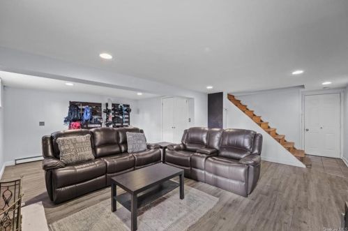 388 Cedar Hill Rd, Fishkill NY  12524-2439 exterior