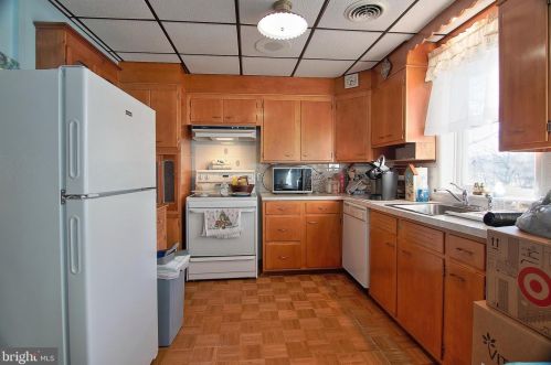 1297 Sheep Hill Rd, Pottstown, PA 19465-7347