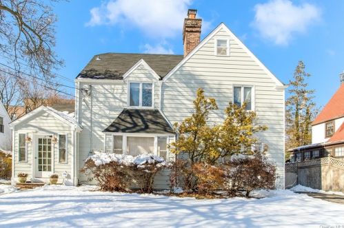 17 Marvin Pl, New Rochelle, NY 10801-7117
