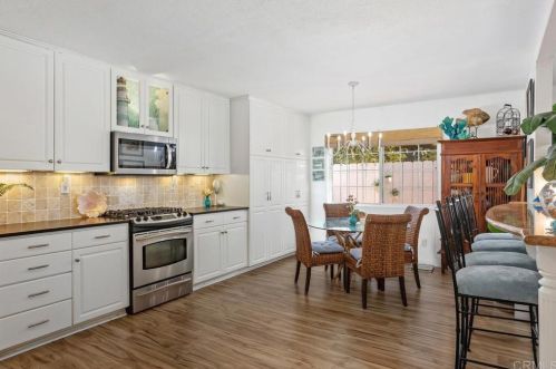 4037 Vista Calaveras St, Oceanside CA  92056-4607 exterior