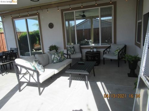 1886 Ventura Dr, West Pittsburg CA  94565-6476 exterior