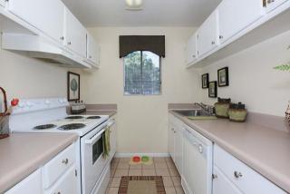 800 Walden Dr, Wilmington NC  28401-6826 exterior