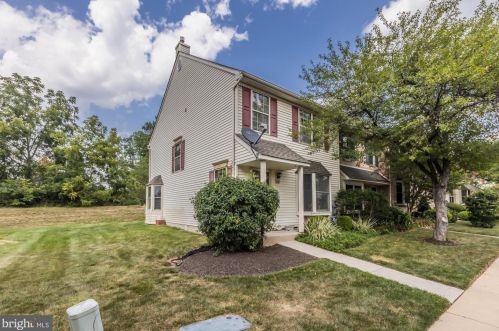 207 Cherrywood Ct, Pottstown, PA 19464-9230