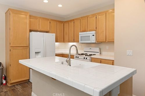 32488 Guevara Dr, Temecula CA  92592-2802 exterior