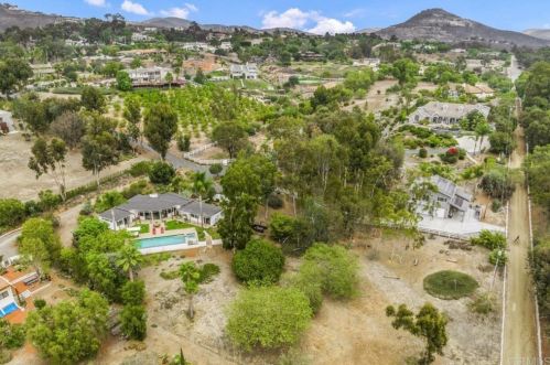 3533 Dove Holw Rd, Encinitas CA 92024-7245 exterior