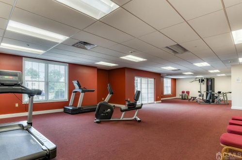 307 Regency Pl, Woodbridge NJ  07095-1032 exterior