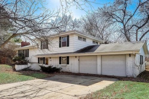 3375 Ebba St, Saint Paul, MN 55110-5520