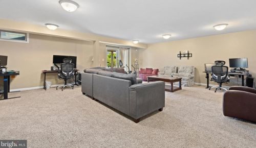 32 Black Forest Ln, Lovettsville VA  20180-8506 exterior