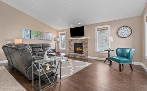 1163 Fieldview Dr, Menasha, WI 54952-9474