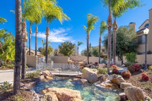 23921 Del Monte Dr, Santa Clarita CA  91355-3362 exterior