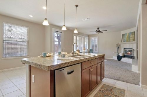 2044 Sugarbowl Way, Lodi CA  95242-4752 exterior