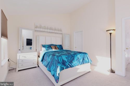 2472 Sylvan Moor Ln, Woodbridge VA  22191-6354 exterior