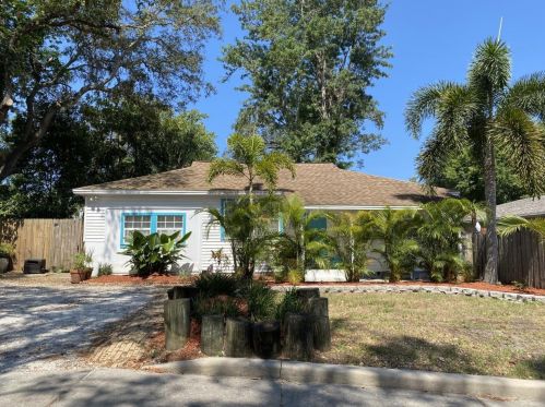 1315 14th St, Palm Harbor, FL 34683-4104