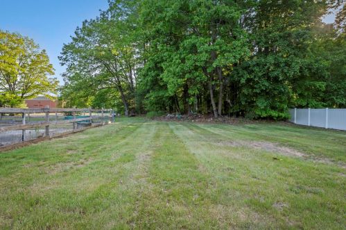 27 Main St, Newton NH  03858-3306 exterior