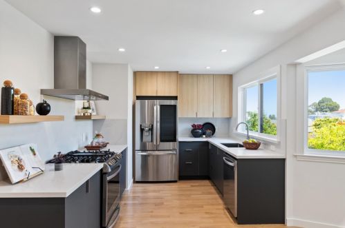 347 Paramount Dr, Millbrae CA  94030-1324 exterior