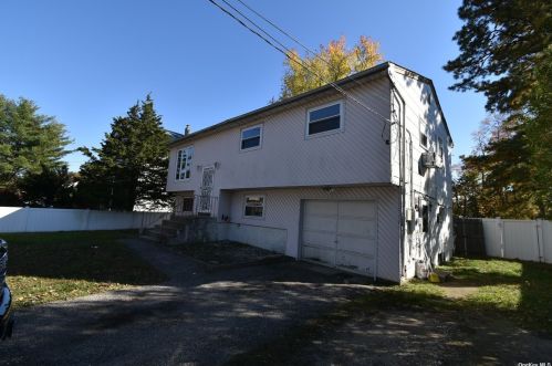 26 Hamlin Ave, Babylon, NY 11704-2306