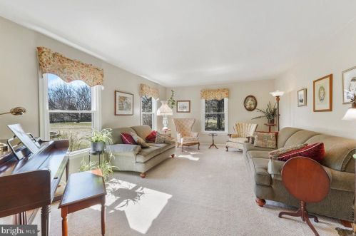 413 Dean Dr, Kennett Sq, PA 19348-1626