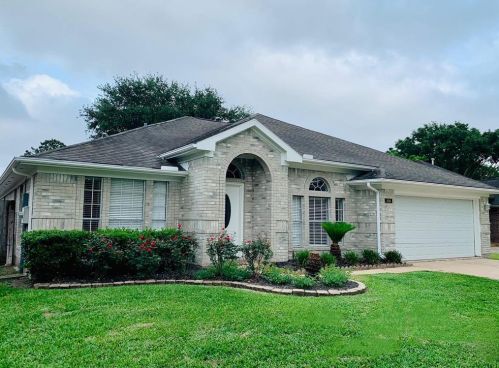 208 Chariss Glen Dr, League City, TX 77573-4399