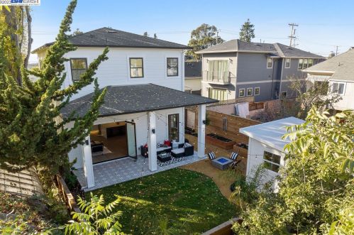 5926 Dover St, Oakland CA  94609-1426 exterior