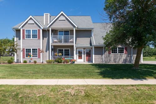 154 Minz Park Cir, West Bend WI  53095-5277 exterior
