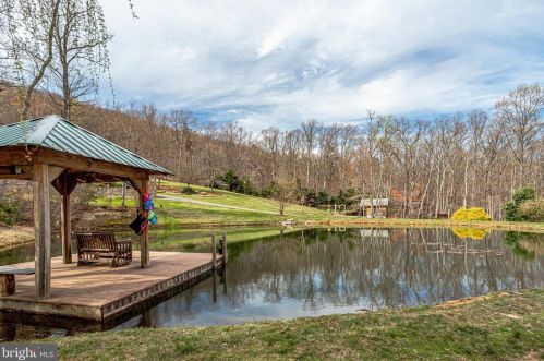 3714 Mountain Rd, Haymarket VA  20169-1739 exterior