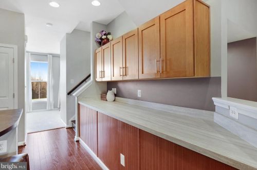 9193 Lake Preston Ct, Bristow VA  20136-6170 exterior