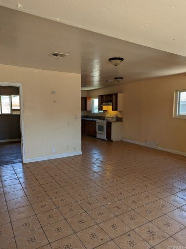811 Richmond St, Bakersfield, CA 93307-1943