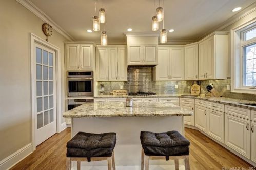 93 Spindle Hill Rd, Waterbury, CT 06716-1721