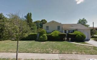 37 Hampton Pl, Freeport, NY 11520-5904