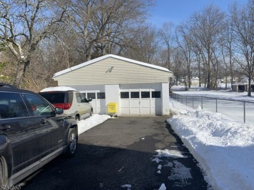 72 Tooker Ave, Springfield NJ  07081-1704 exterior