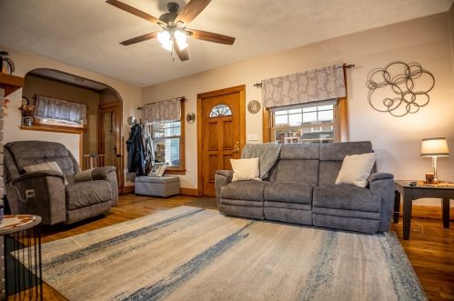 160 White Ave, Hermitage PA  16146-3082 exterior