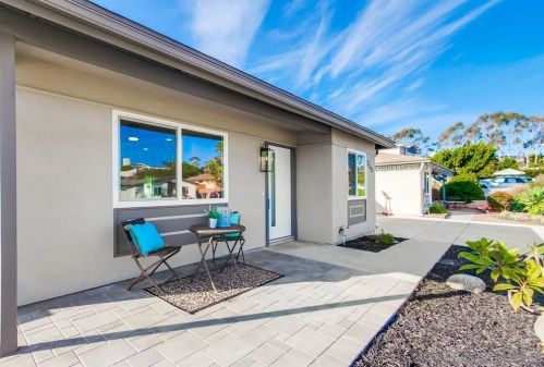 250 Delphinium St, Encinitas CA  92024-3303 exterior