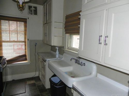 8 Lockwood Ln, Norwalk CT  06851-5818 exterior